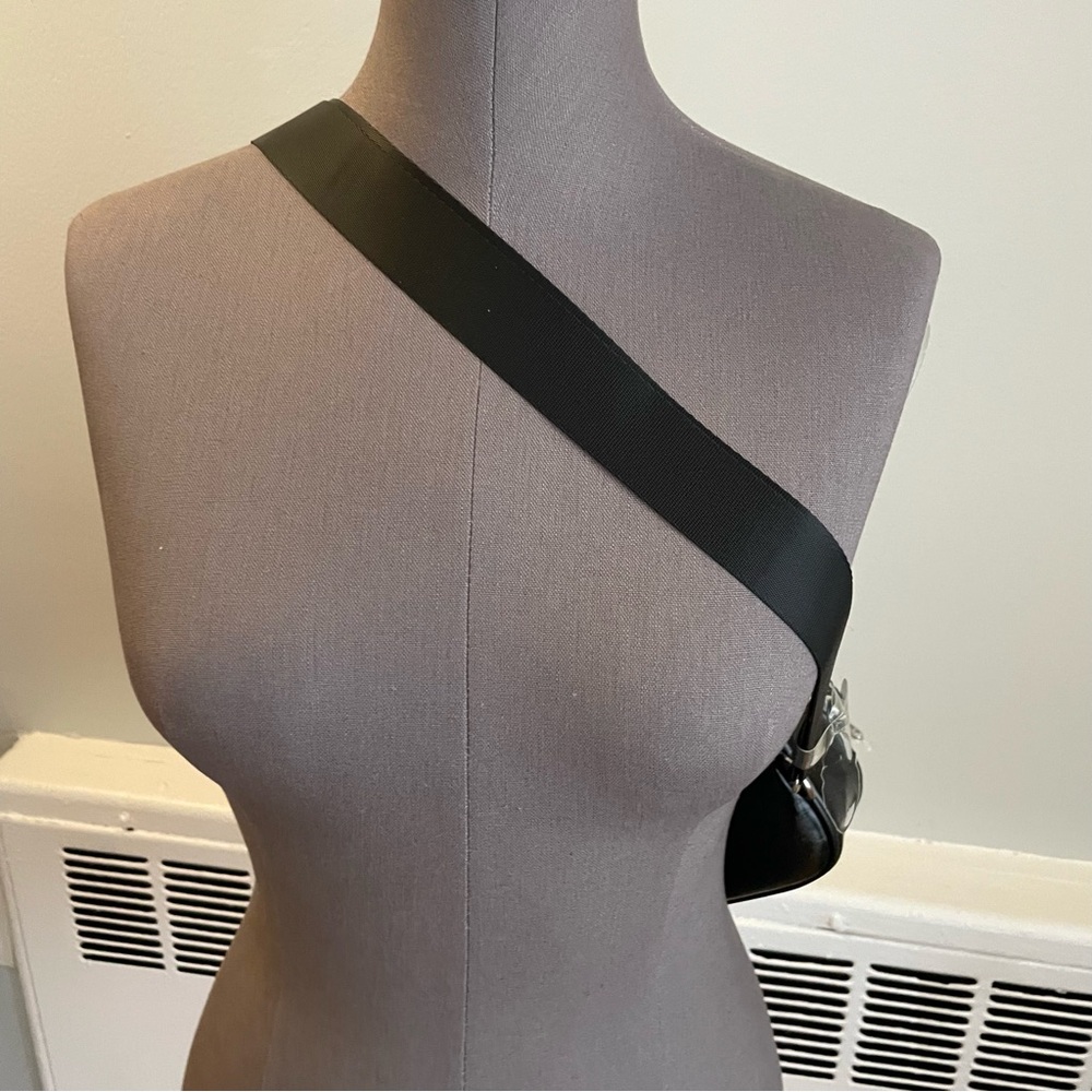 Madden girl black sling bag with adjustable strap - Picture 5 of 6